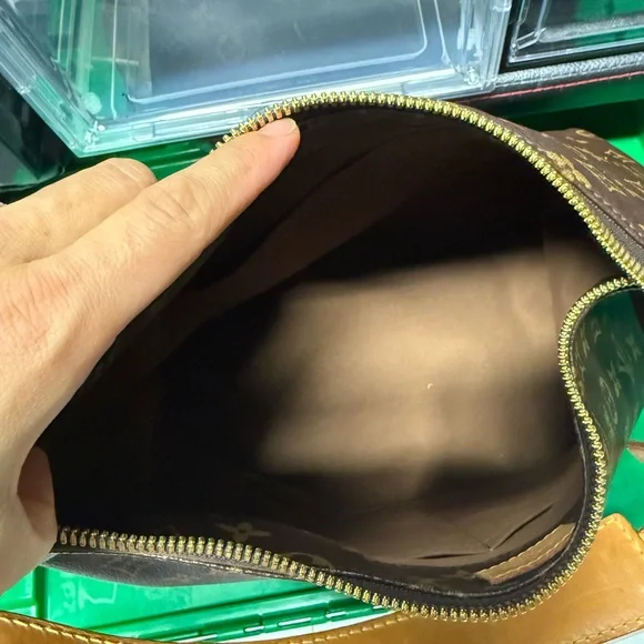 Louis Vuitton Sully MM Monogram Shoulder Bag - Picture 14 of 16